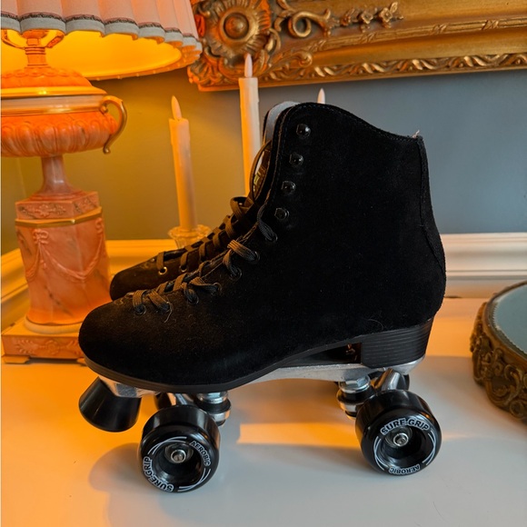 Black Suede Roller Skates - Picture 2 of 8